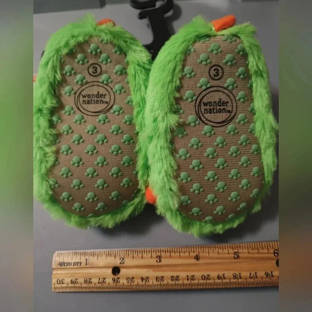 Baby Claw Slippers Size 3 (3 months) NWT